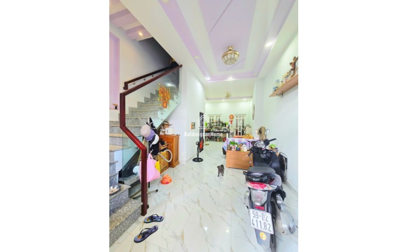 Bán nhà Đường Long Phước, Phường Long Phước, DT 50m2, 2 tầng, 2PN, SH, giá 3.65  tỷ.